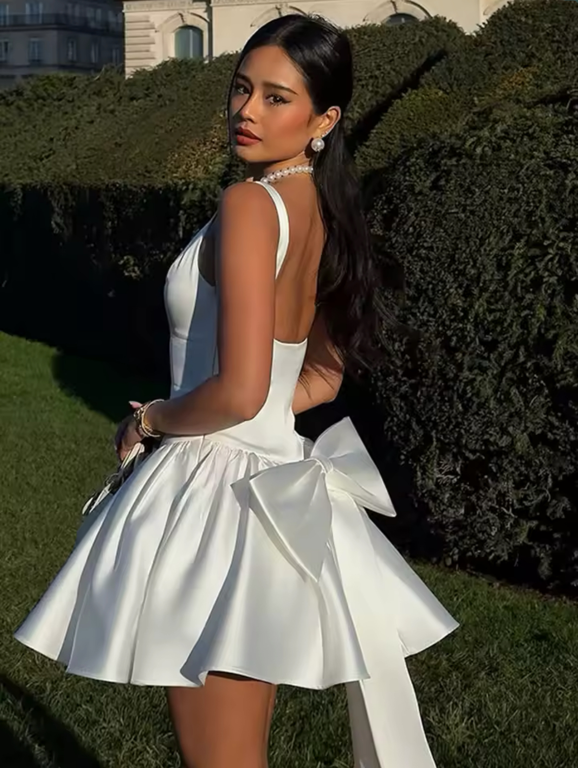 🤍 Élégance Éthérée : La Robe Blanche au Charme Intemporel 🎀